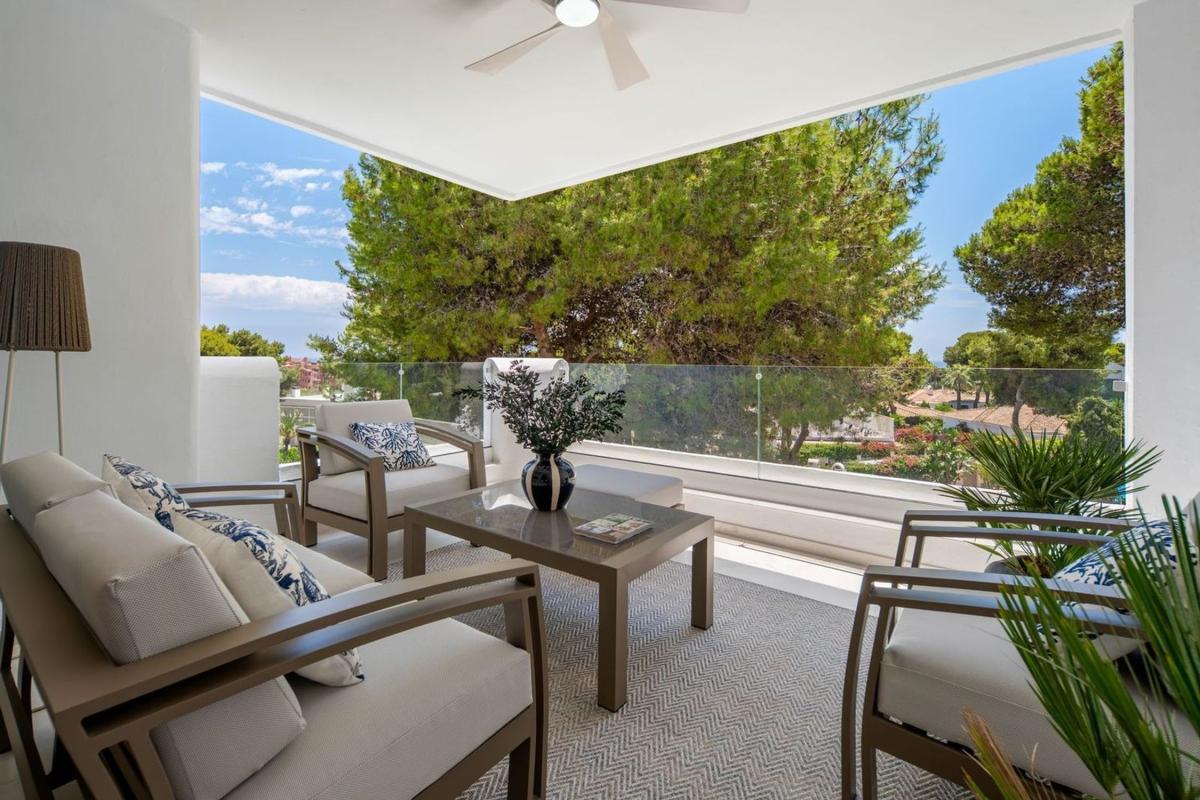 Venta de piso en Piso en Calle del Rebeco, 11, Los Monteros, Marbella, Marbella
photo 1