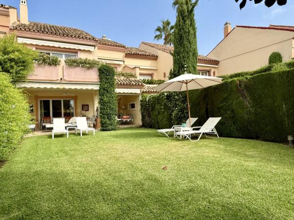 Chalet adosado en Guadalmina Baja, Marbella thumbnail 2