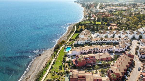 Chalet pareado en Bahia Azul, Guadalobón, Estepona photo 4