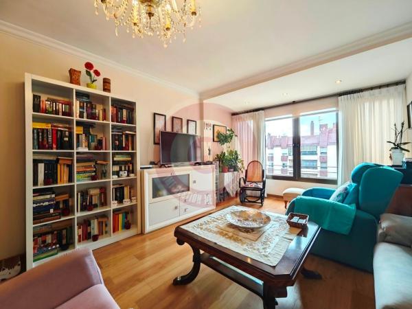 Продажа квартиры на Piso en Calle Fray Rafael de Vélez s/n, Zona Hispanidad - Vivar Téllez, Vélez-Malaga, Велес-Малага
thumbnail 2