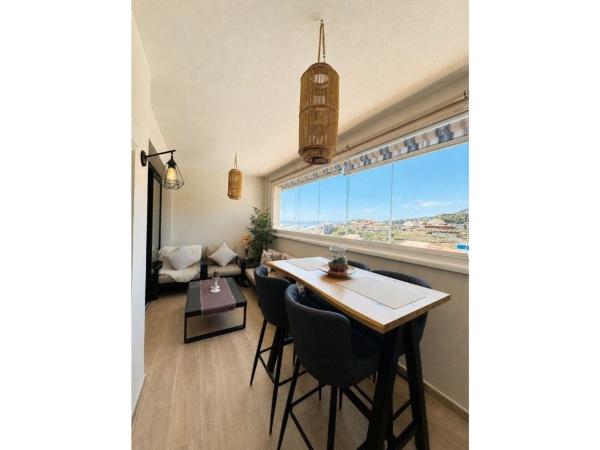 Продажа квартиры на Piso en Calle Faro, Zona Centro Comercial Torrequebrada, Benalmádena, Бенальмадена
thumbnail 2