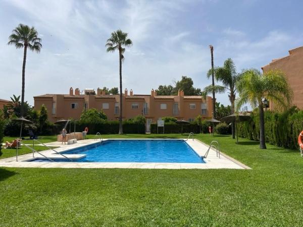 Chalet adosado en Avenida Andasol, Costabella, Marbella photo 1