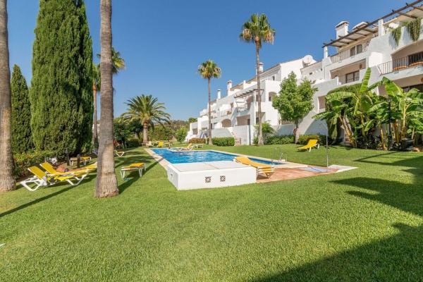 Chalet adosado en Los Arqueros-Puerto del Almendro, Benahavís photo 1