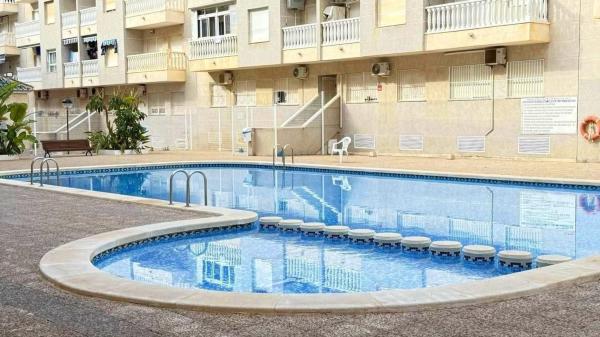 Apartment for sale in Piso en Calle la Loma, 29, Avenida Habaneras - Curva de Palangre, Torrevieja, Torrevieja thumbnail 2