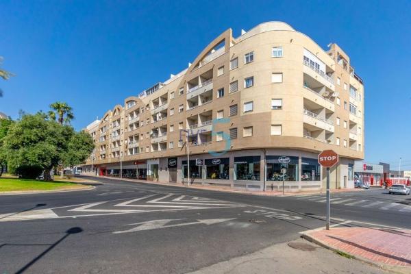 Mieszkanie na sprzedaż w Piso en Parque Acuático - Sector 25, Torrevieja, Torrevieja photo 1