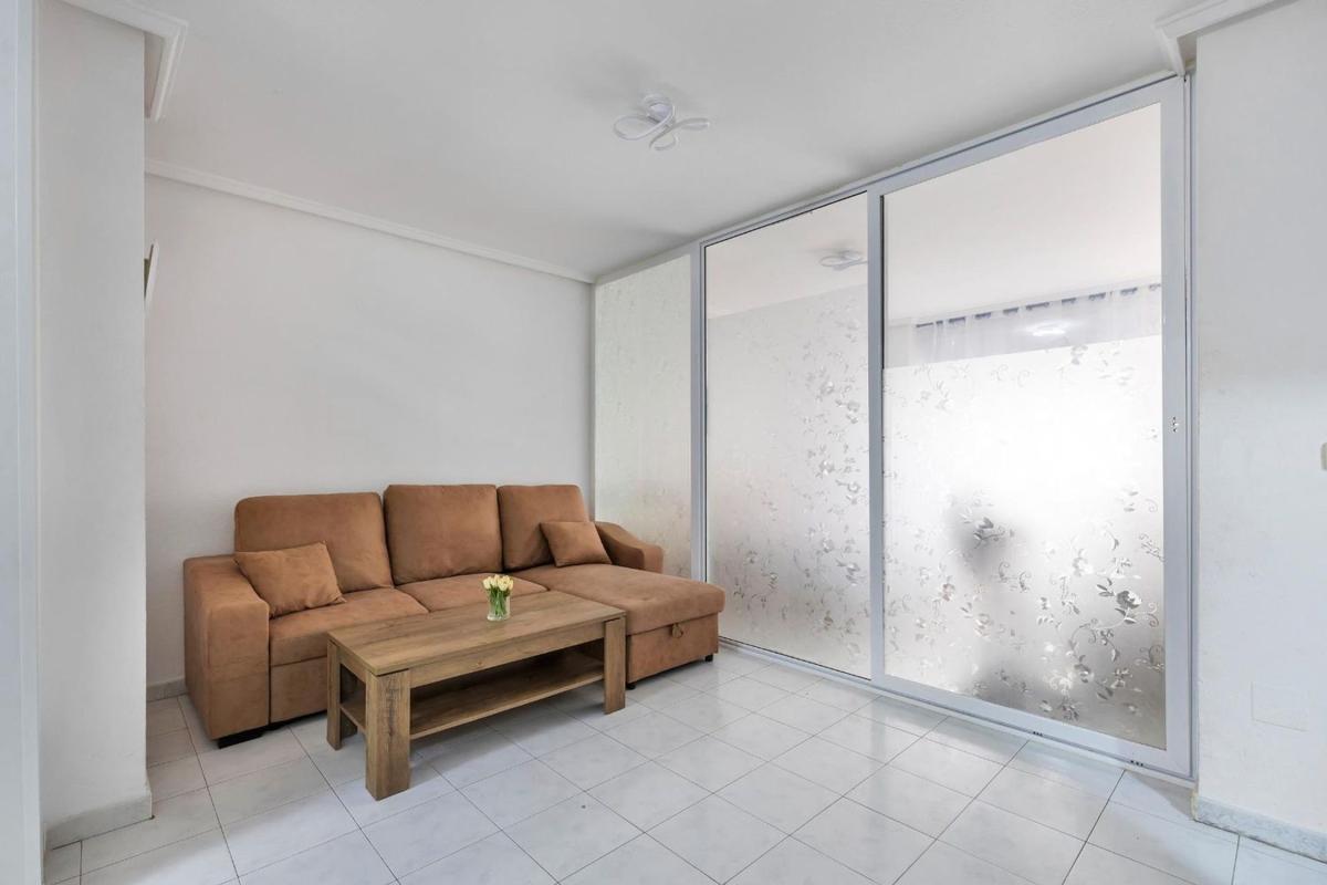 Venta de piso en Piso en Calle del Tomillo, 34, El Molino, Torrevieja, Torrevieja
photo 2