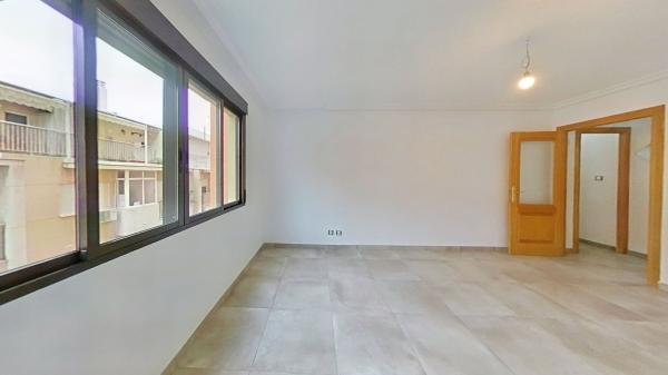 Piso en venta en Piso en Altozano, Alicante / Alacant, Alicante / Alacant thumbnail 2