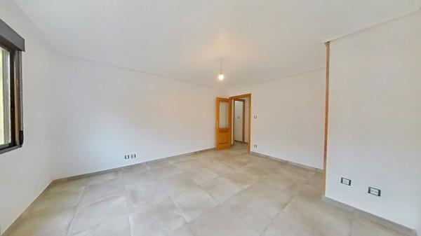 Piso en venta en Piso en Altozano, Alicante / Alacant, Alicante / Alacant thumbnail 3
