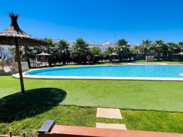 Piso en venta en Piso en Urbanizacion Vistabella, Desamparados-Hurchillo-Torremendo, Orihuela, Orihuela photo 1