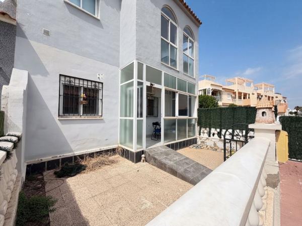 Apartment for sale in Piso en Calle Saturno, La Florida, Orihuela, Orihuela photo 1