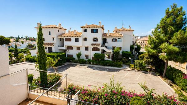 Apartment for sale in Piso en Calle el Poniente, Cabo Roig, Orihuela, Orihuela thumbnail 2