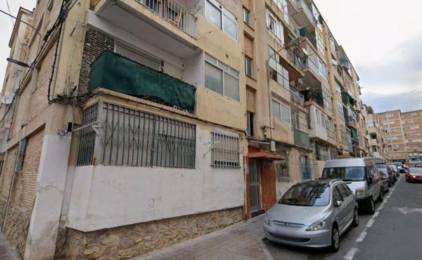 Piso en venta en Piso en Calle de la Perla, 7, Colonia Requena - Virgen del Carmen, Alicante / Alacant, Alicante / Alacant thumbnail 3
