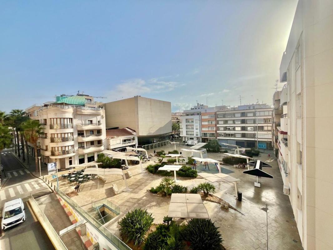 Venta de piso en Piso en Calle Patricio Perez, 7, Centro - Muelle Pesquero, Torrevieja, Torrevieja
photo 2