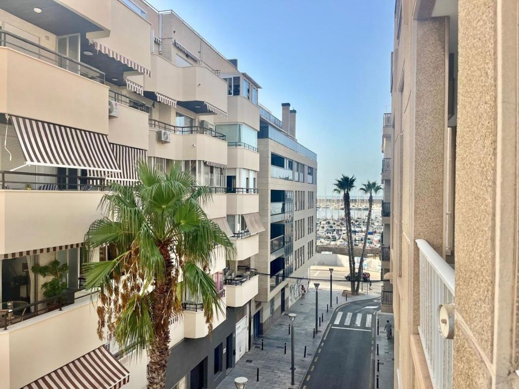 Venta de piso en Piso en Calle Patricio Perez, 7, Centro - Muelle Pesquero, Torrevieja, Torrevieja
photo 4
