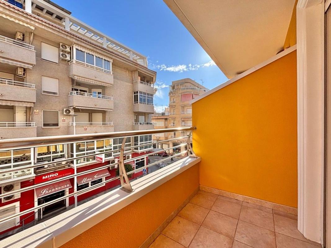 Sprzedaż mieszkania w Piso en Calle Villa Madrid, Puerto Deportivo, Torrevieja, Torrevieja
photo 3