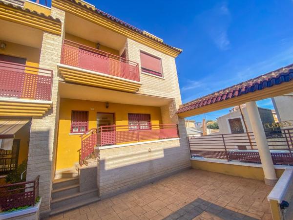 Piso en venta en Piso en Calle las Escuelas, Desamparados-Hurchillo-Torremendo, Orihuela, Orihuela photo 1