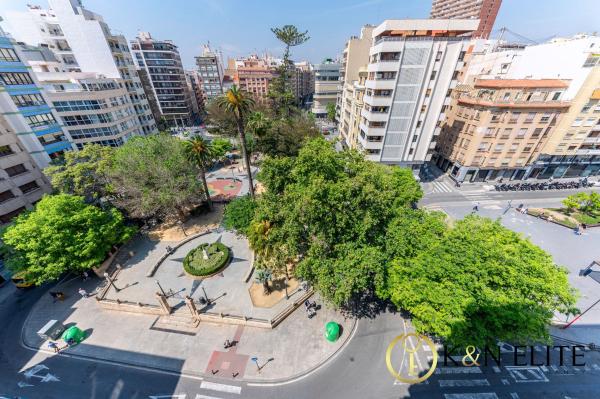 Piso en venta en  Piso en Plaza Calvo Sotelo, Centro Tradicional, Alicante / Alacant, Alicante / Alacant photo 4