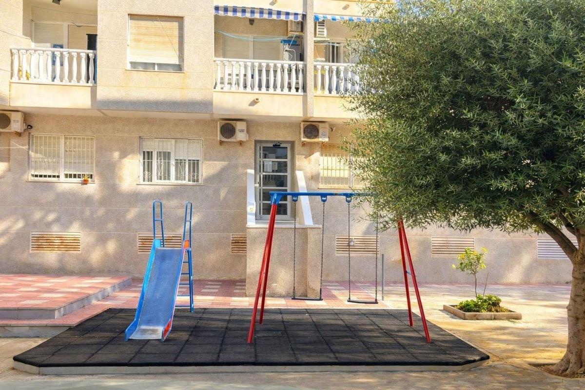 Venta de piso en Piso en Calle la Loma, 31, Antonio Machado, Torrevieja, Torrevieja
photo 2