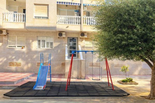 Venta de piso en Piso en Calle la Loma, 31, Antonio Machado, Torrevieja, Torrevieja
thumbnail 2
