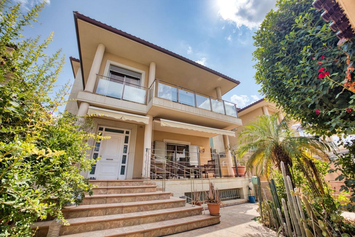 Sprzedaż niezależnego domku jednorodzinnego w Casa o chalet independiente en Manacor, Ciudad Jardín, Elche / Elx, Elche / Elx photo 1