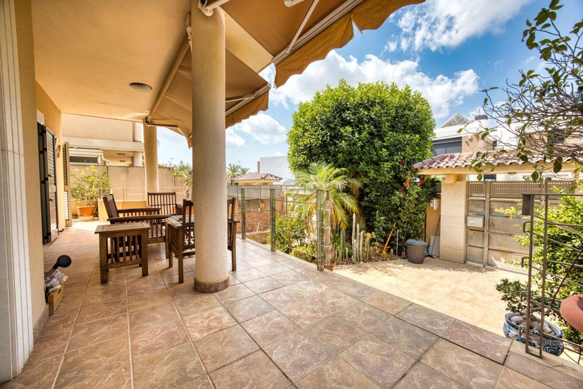 Sprzedaż niezależnego domku jednorodzinnego w Casa o chalet independiente en Manacor, Ciudad Jardín, Elche / Elx, Elche / Elx photo 2