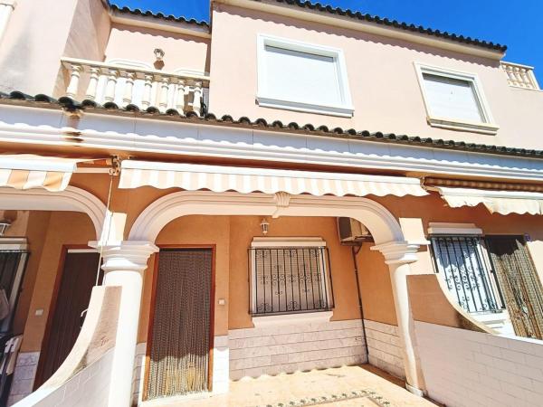 Chalet adosado en Calle Consueta, Tamarit - Playa Lissa, Santa Pola photo 1