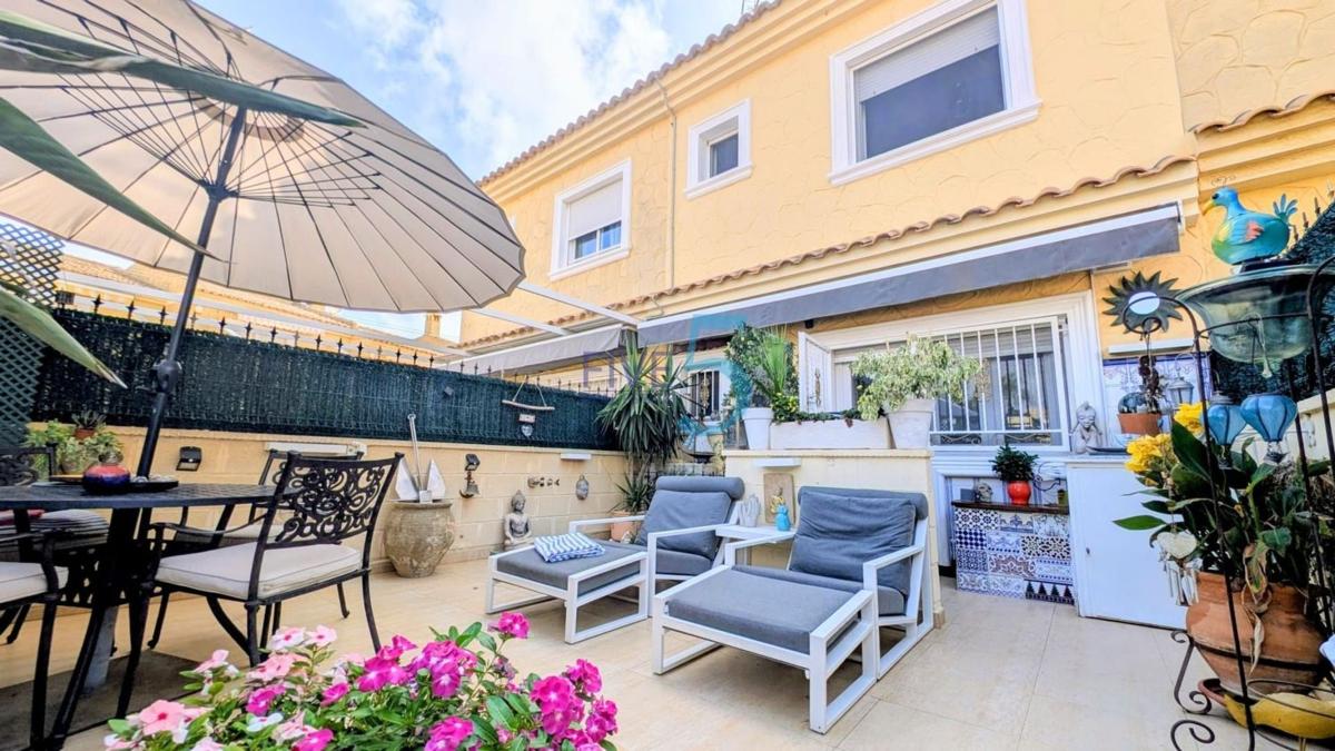 Sprzedaż niezależnego domku jednorodzinnego w  Casa o chalet en Los Balcones - Los Altos del Edén, Torrevieja, Torrevieja photo 2