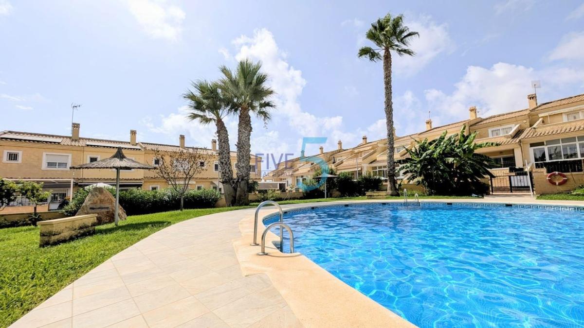 Sprzedaż niezależnego domku jednorodzinnego w  Casa o chalet en Los Balcones - Los Altos del Edén, Torrevieja, Torrevieja photo 3