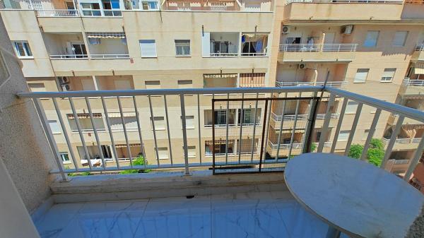 Venta de piso en Piso en Calle San Luis, 10, Parque de las Naciones, Torrevieja, Torrevieja
thumbnail 3