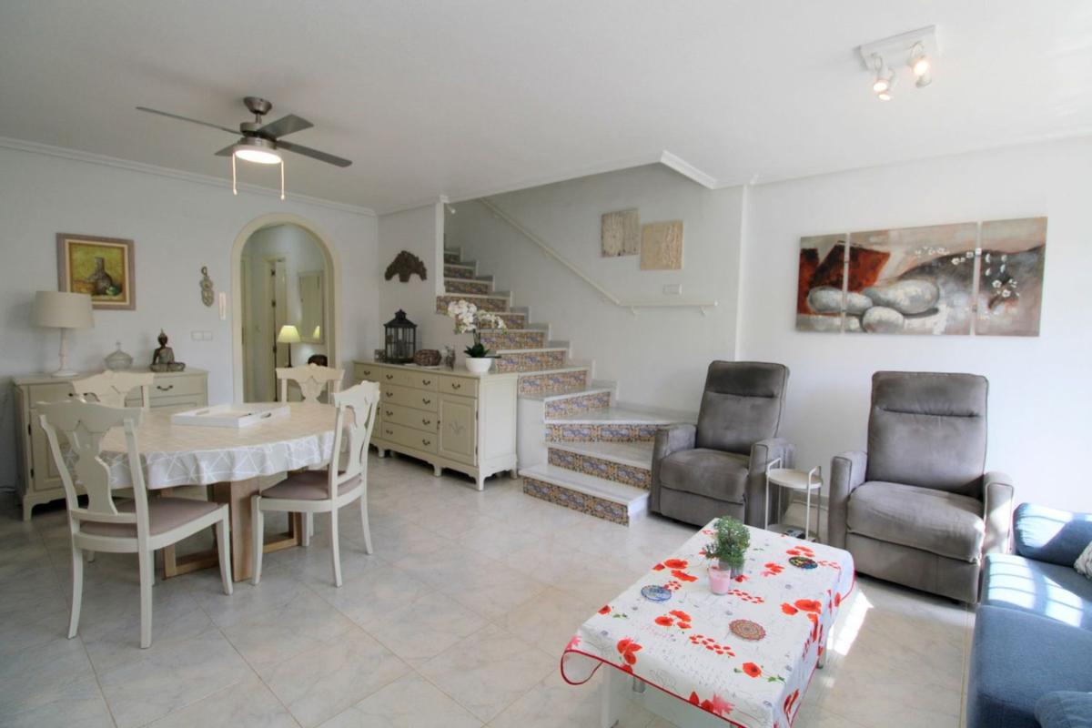 Sprzedaż szeregowego domku w Chalet adosado en Lomas de Campoamor, Orihuela , Orihuela photo 5