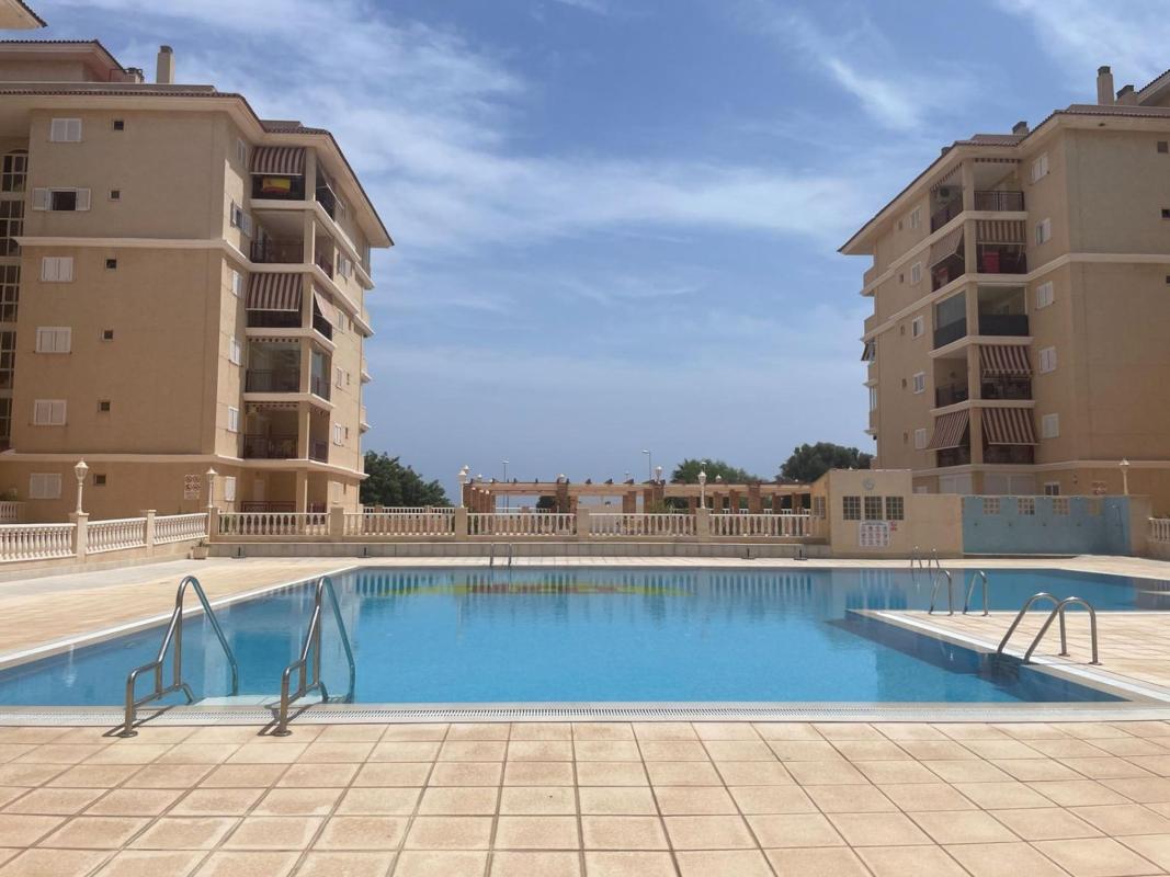 Venta de piso en Piso en Los Europeos, Torrevieja, Torrevieja
photo 1
