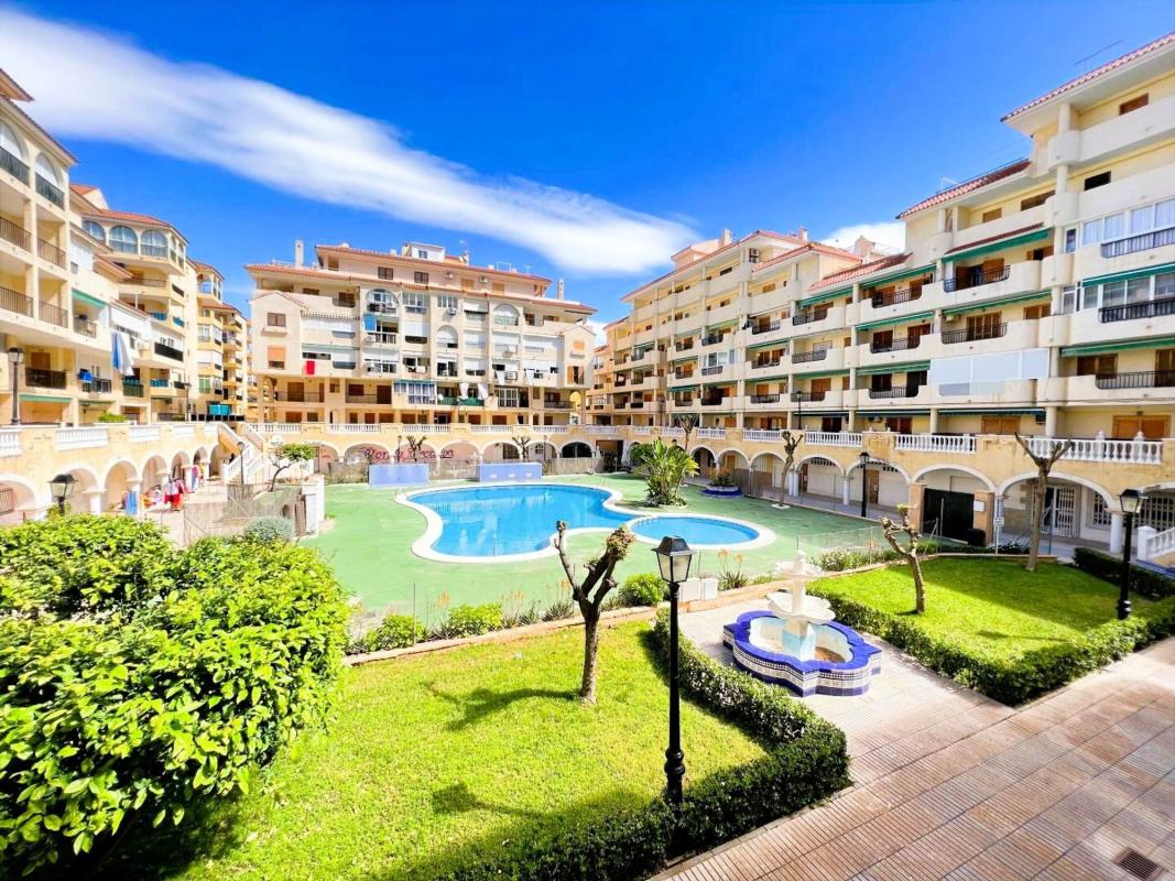 Sprzedaż mieszkania w Piso en Avenida Suiza, Los Europeos, Torrevieja, Torrevieja
photo 2