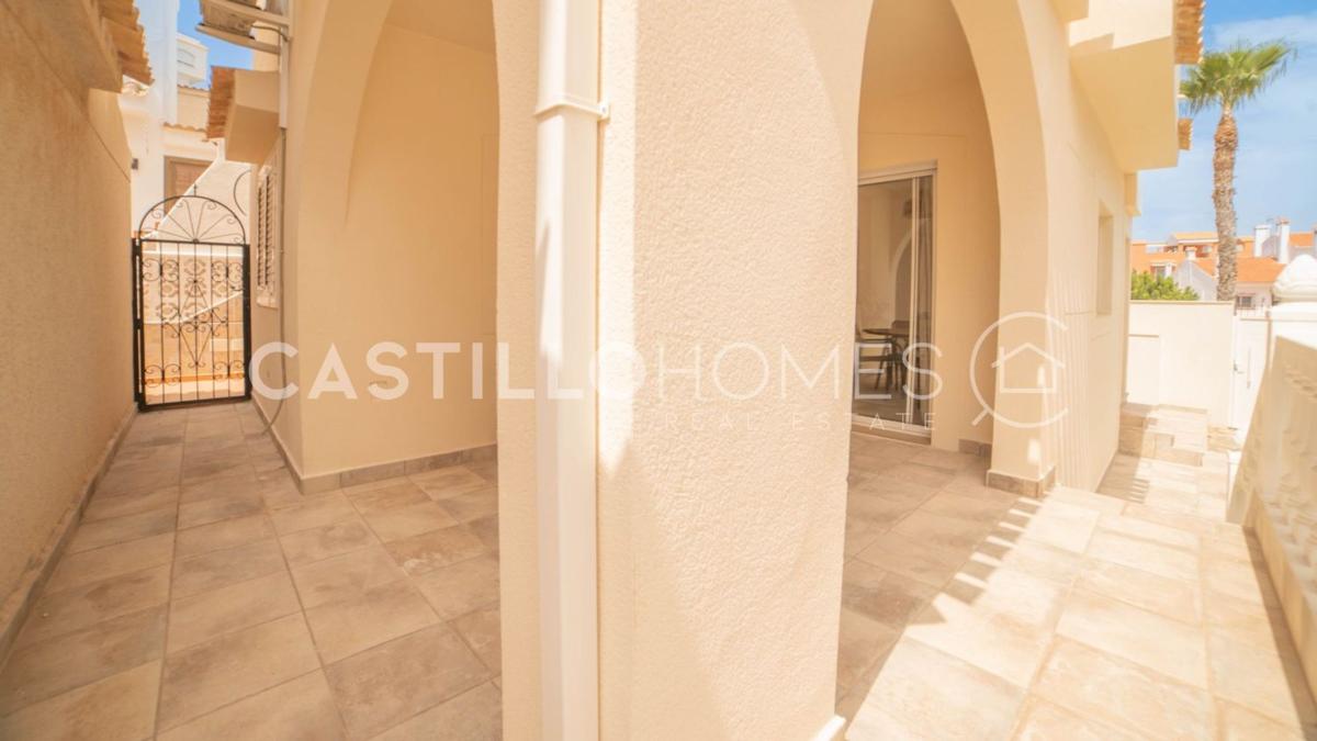 Sprzedaż niezależnego domku jednorodzinnego w  Casa o chalet en Torreblanca, Torrevieja, Torrevieja photo 3
