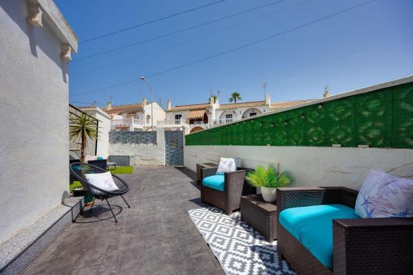 Chalet independiente en venta en Casa o chalet independiente en Calle Miguel Ángel, 117, La Siesta - El Salado - Torreta, Torrevieja, Torrevieja
photo 1