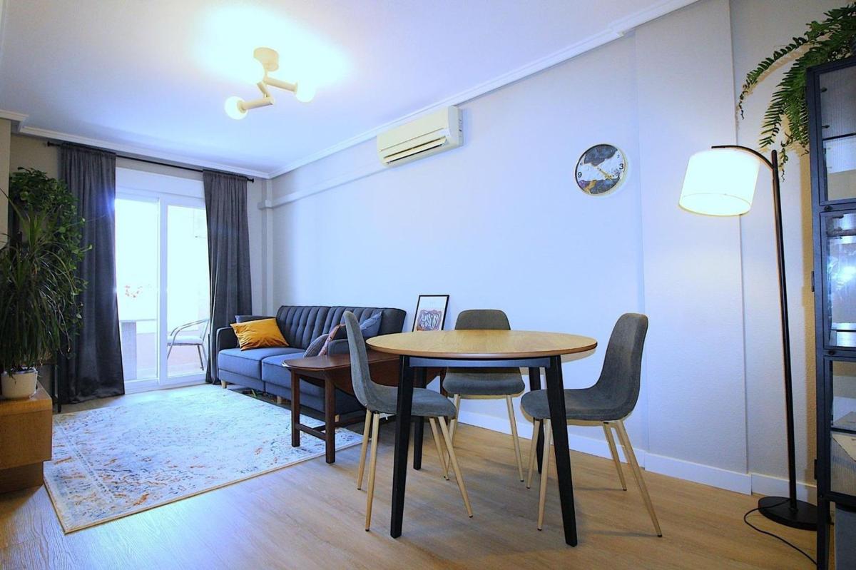 Venta de piso en Piso en Antonio Machado, Torrevieja, Torrevieja
photo 1
