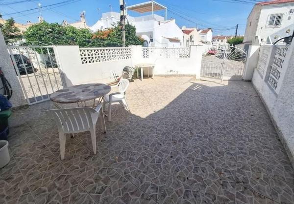 Chalet independiente en venta en Casa o chalet independiente en Calle de los Gladiolos, La Siesta - El Salado - Torreta, Torrevieja, Torrevieja
photo 1