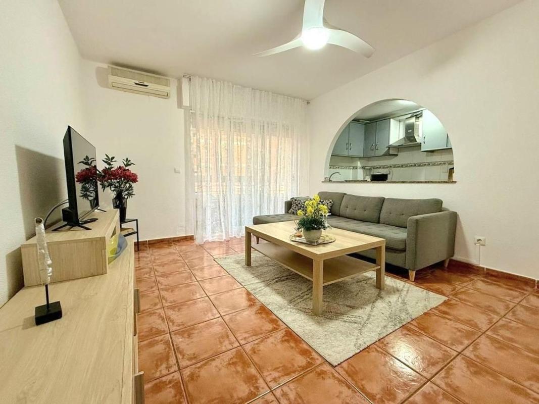 Sale of apartment in Piso en Las Piscinas Naturales, Torrevieja, Torrevieja
photo 1