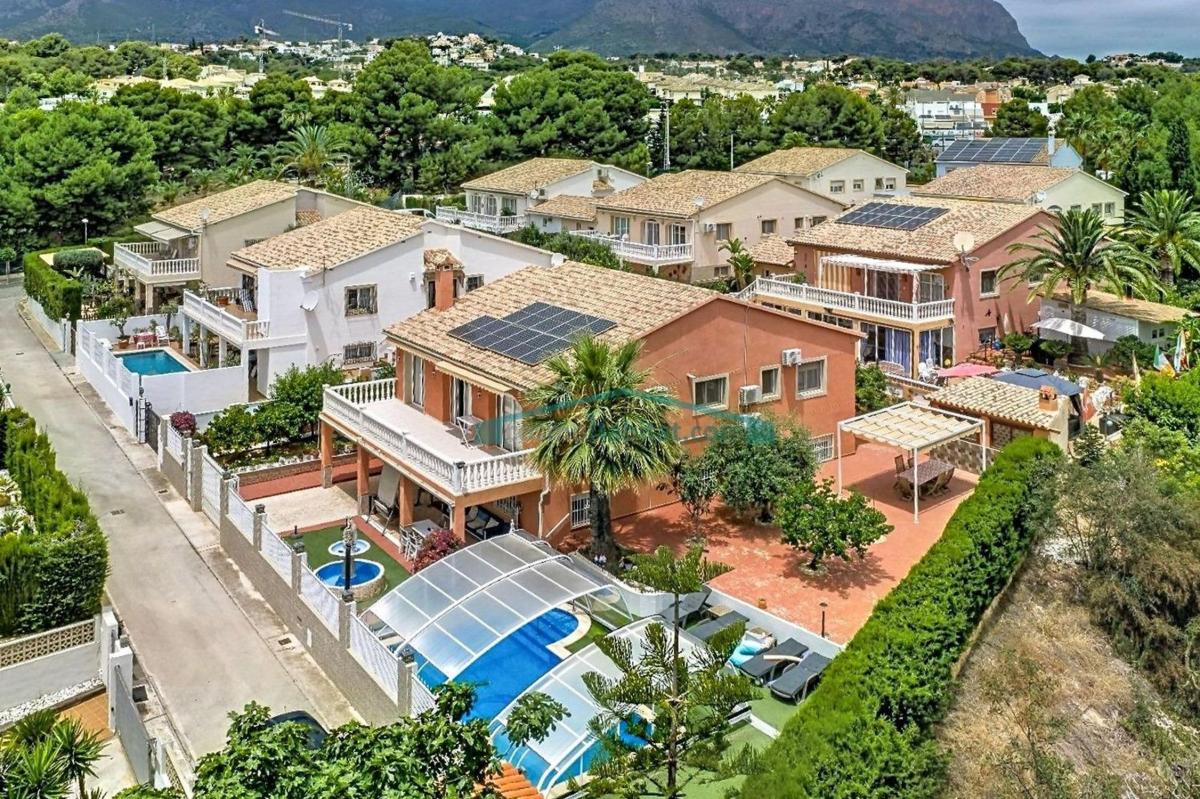 Propiedades en venta y alquiler en España photo 1