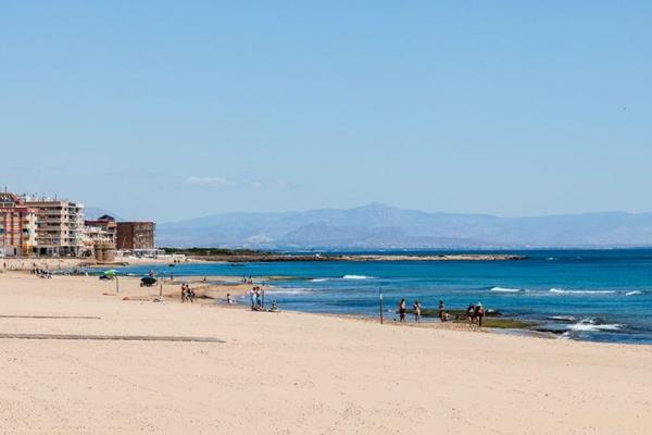 Casa o chalet independiente en Avenida de Inglaterra, Los Europeos, Torrevieja photo 1
