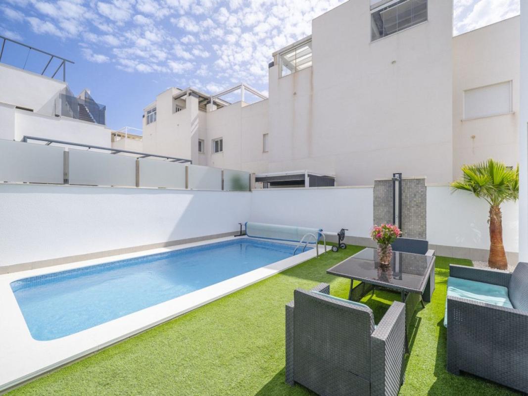 Продажа отдельного шале в  Casa o chalet en Calle Maria San Gil Noain, Parque Acuático - Sector 25, Torrevieja, Торревьеха photo 4