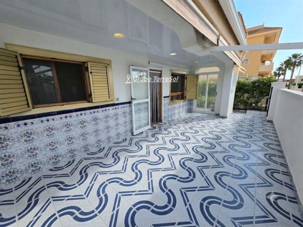 Chalet pareado en Avenida Vicente Blasco Ibañez, Tamarit - Playa Lissa, Santa Pola photo 1