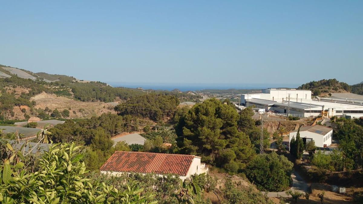 Działka na sprzedaż w Callosa d'En Sarria, Alicante photo 1