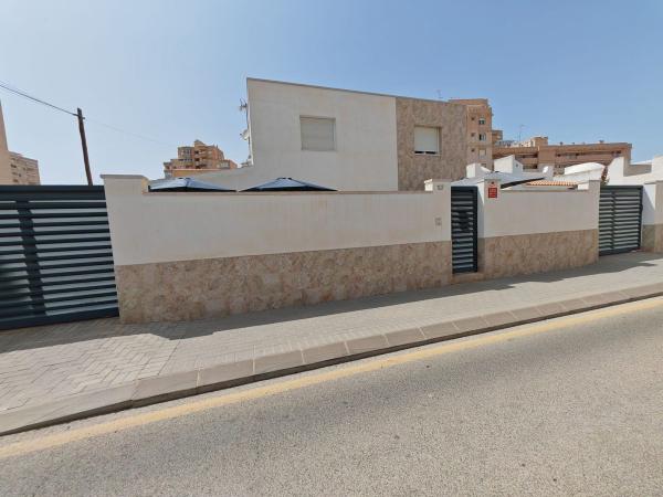 Casa o chalet independiente en Calle Matilde Peñaranda, 107, Nueva Torrevieja, Torrevieja photo 1