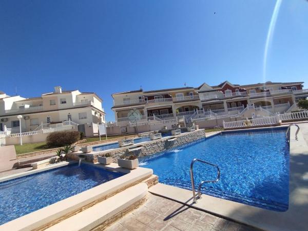 Chalet adosado en calle Golda Meir photo 1