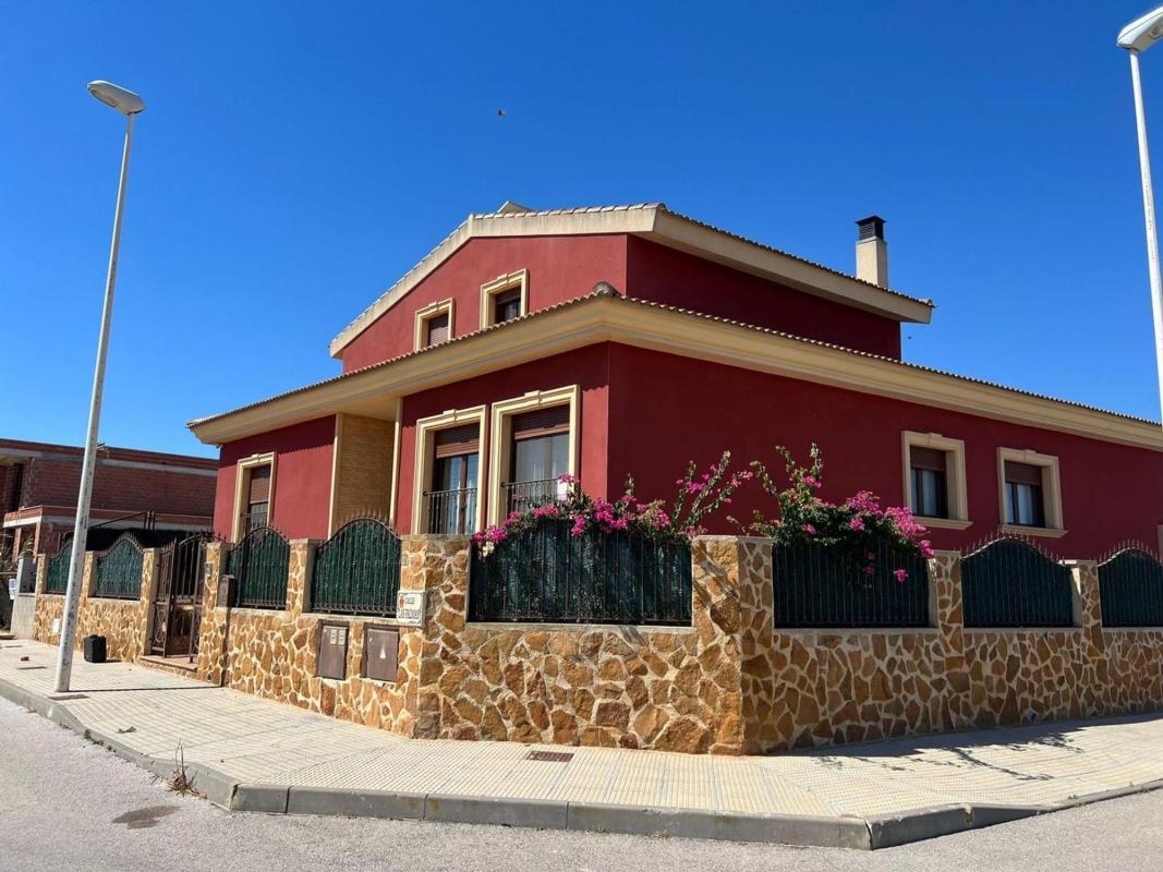 Sale of independent chalet in Calle las Palmas, 13, Almoradí
photo 2