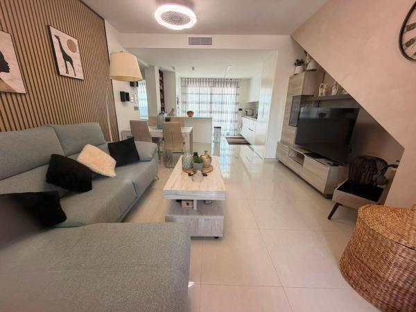 Piso en venta en Piso en Los Balcones - Los Altos del Edén, Torrevieja, Torrevieja thumbnail 2