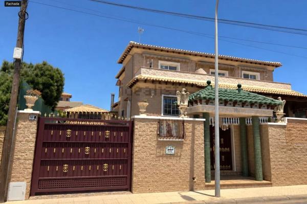 Casa o chalet independiente en Calle Meridiano, Aguas Nuevas, Torrevieja thumbnail 3
