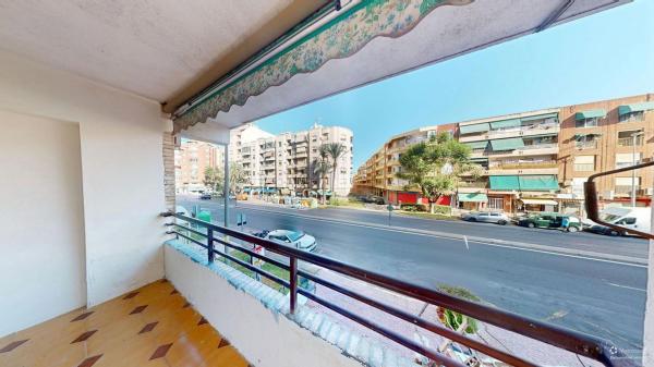 Sprzedaż mieszkania w Piso en Avenida Sant Vicent Ferrer, Crevillente, Crevillente
thumbnail 3