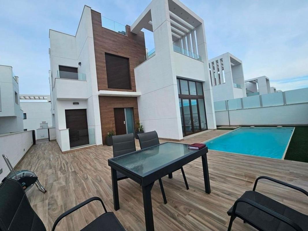 Properties for sale and rent in Spain photo 2
