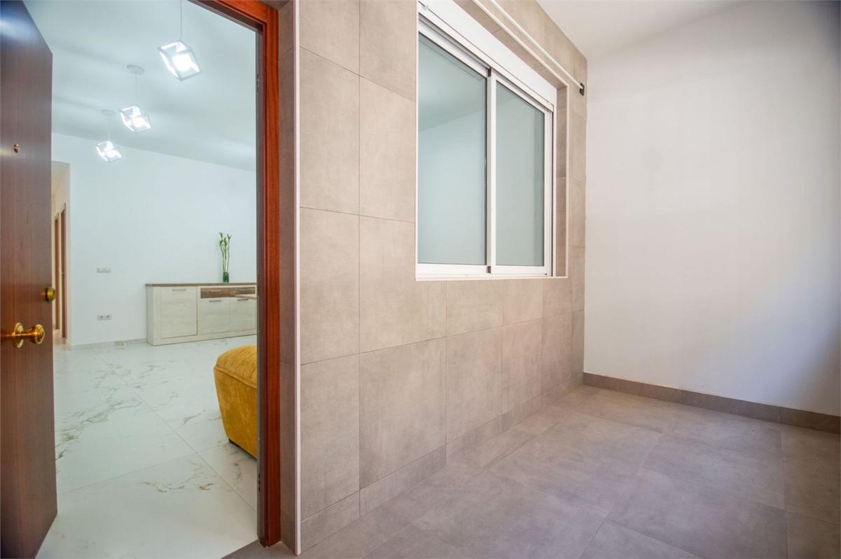 Venta de piso en Piso en Calle del Capità Baltasar Tristany, Reina Victoria-Miguel Hernández, Elche / Elx, Elche / Elx
photo 3